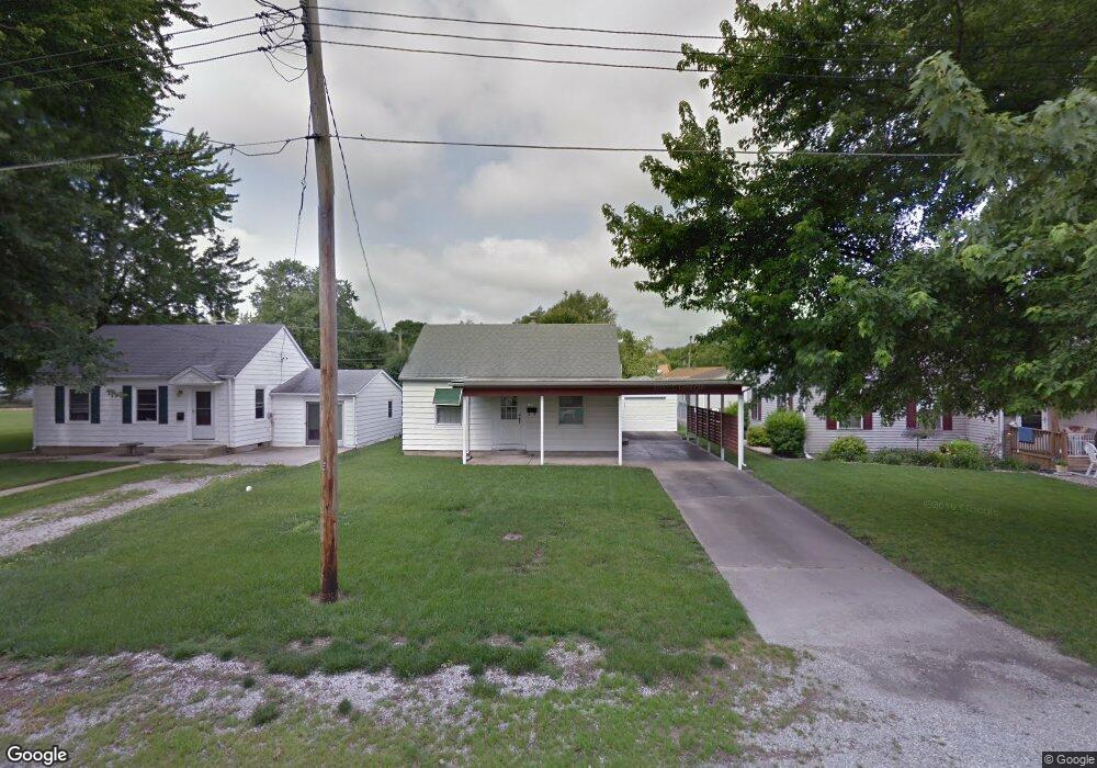 1013 S 13th St, Mattoon, IL 61938 - photo 1