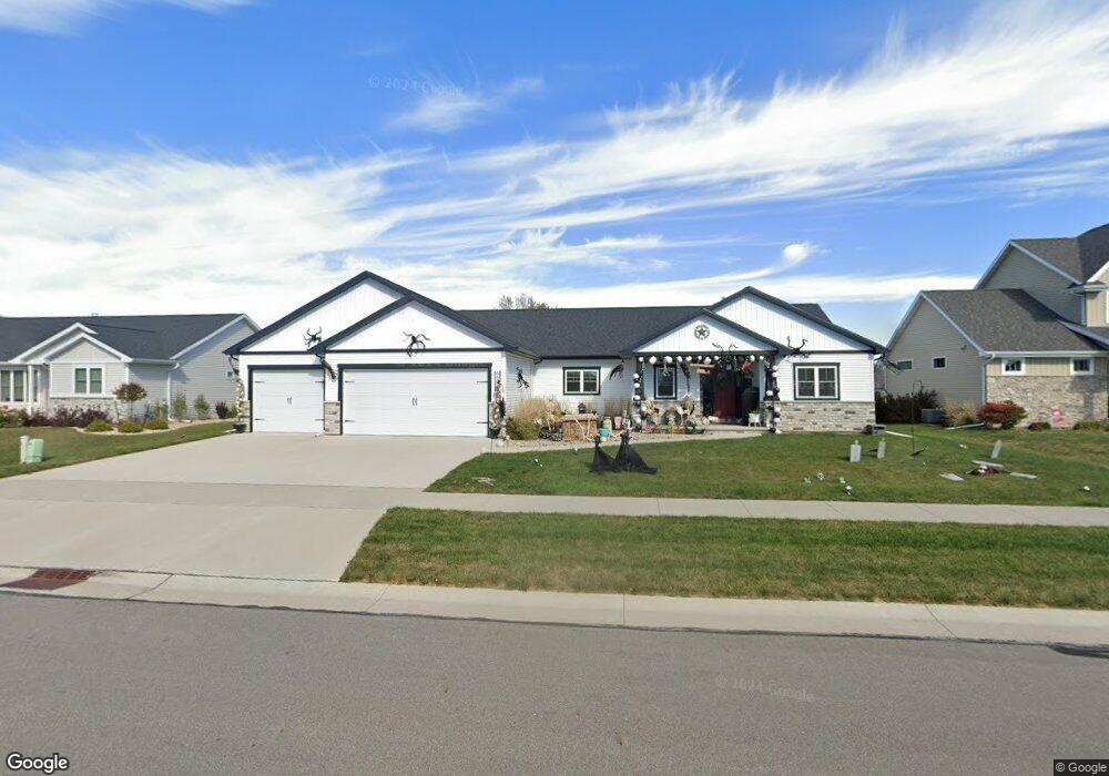 W5638 Hoelzel Way, Appleton, WI 54915 - photo 1