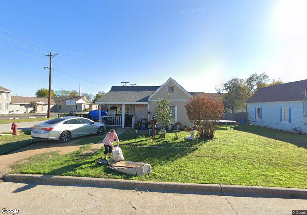 213 SE Dallas St, Grand Prairie, TX 75051 - photo 1