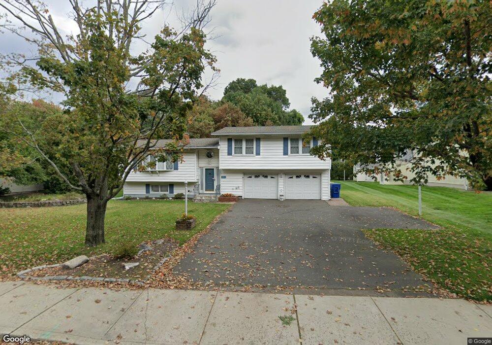 285 Oronoke Rd, Waterbury, CT 06708 - photo 1