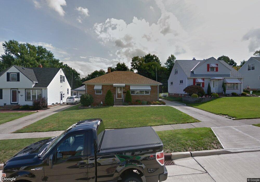 2387 Larchmont Dr, Wickliffe, OH 44092 - photo 1