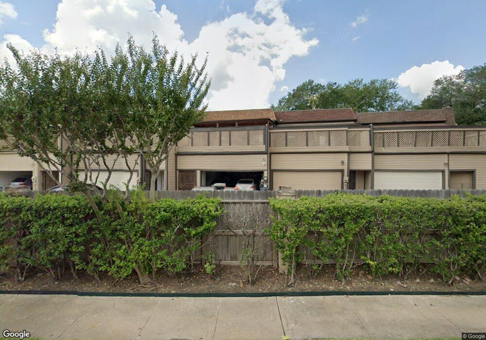 33 Bayou Pointe Dr, Houston, TX 77063 - photo 1