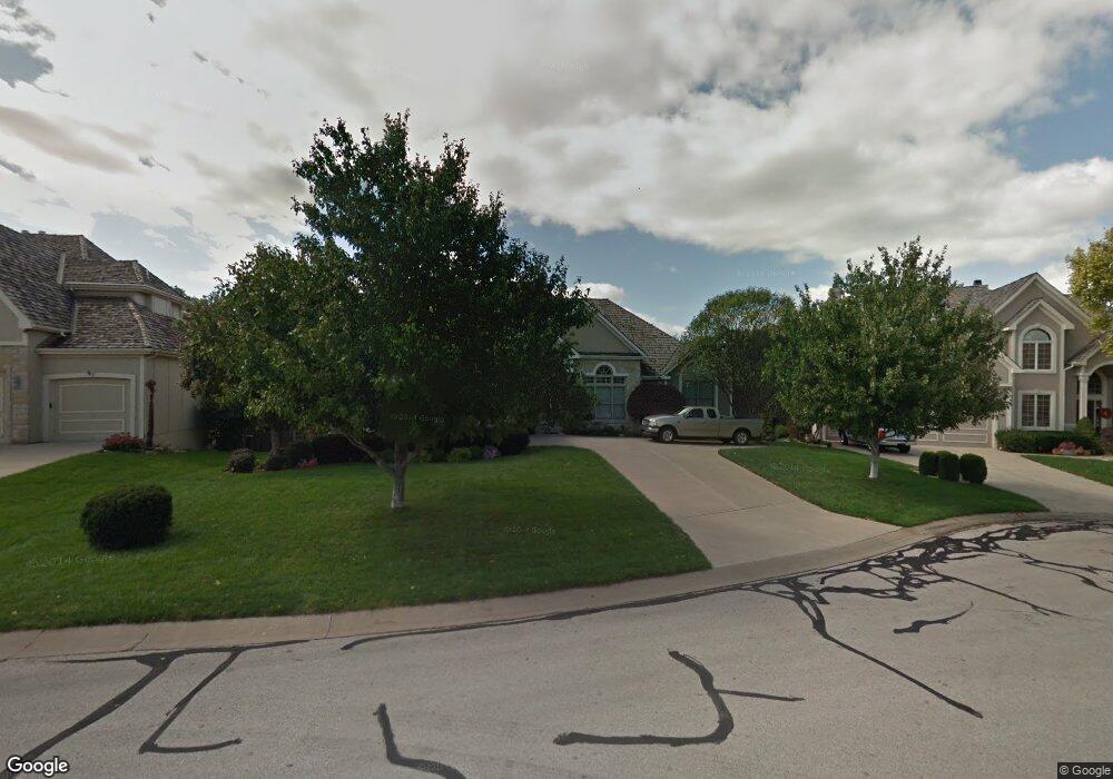 7320 Richards Dr, Shawnee, KS 66216 - photo 1