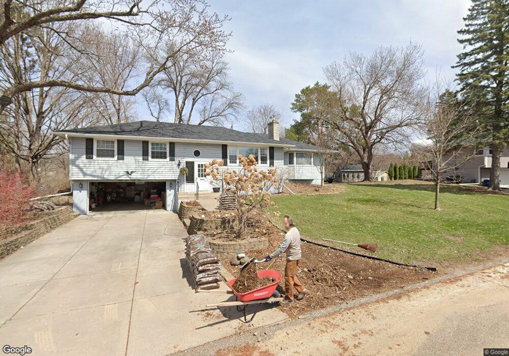 5645 Oakview Ln, Minnetonka, MN 55345 - photo 1