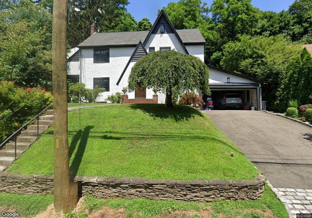 2 Oakland Dr, Port Washington, NY 11050 - photo 1