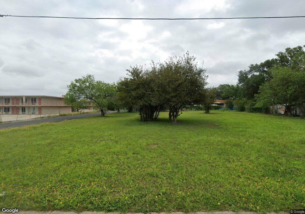 1608 N Washington St, Beeville, TX 78102 - photo 1