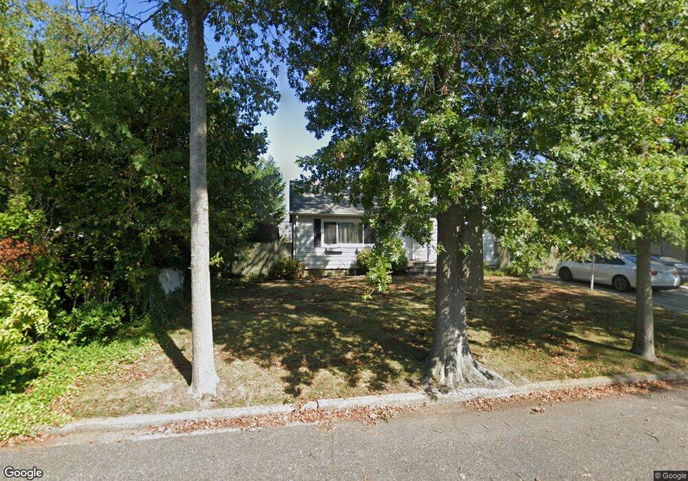 70 E Minerva Rd, Lindenhurst, NY 11757 - photo 1