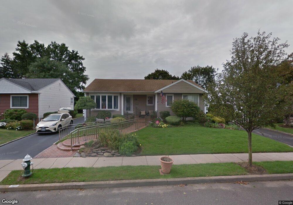 564 Hewlett St, Franklin Square, NY 11010 - photo 1