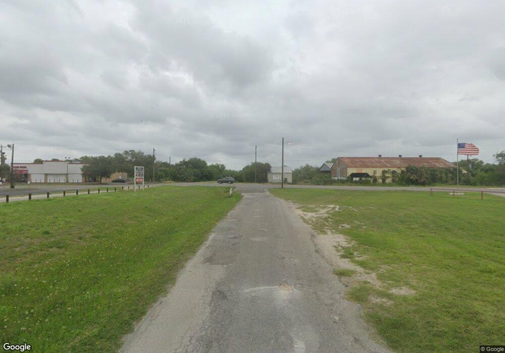 2108 N Madison Ave, Beeville, TX 78102 - photo 1