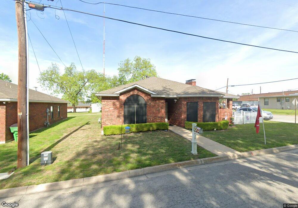 301 S Commerce St, Gainesville, TX 76240 - photo 1