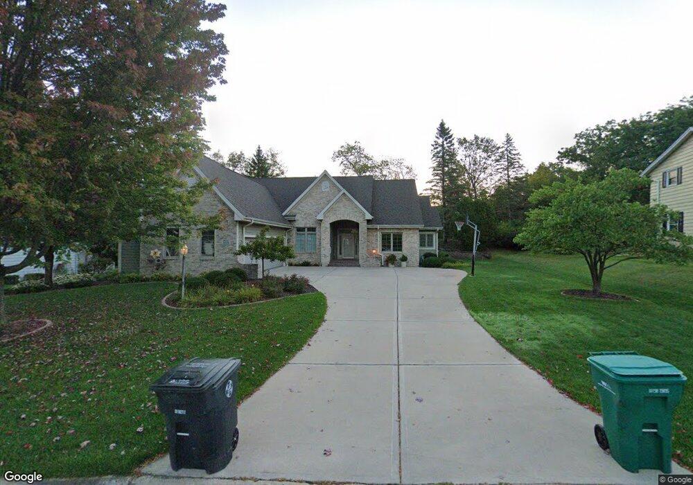 W162N8356 Tamarack Dr, Menomonee Falls, WI 53051 - photo 1