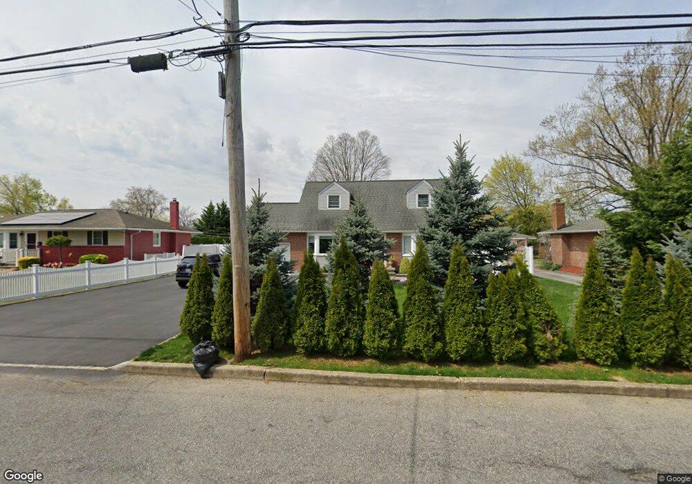 6 Old Indian Head Rd, ComMacK, NY 11725 - photo 1