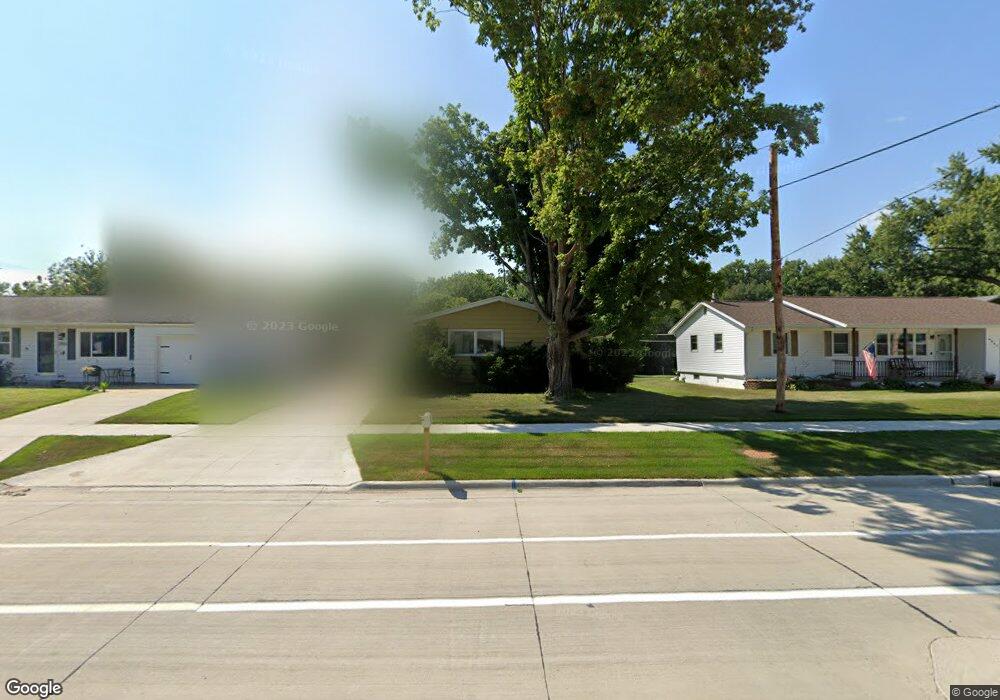 2423 O Ave NW, Cedar Rapids, IA 52405 - photo 1