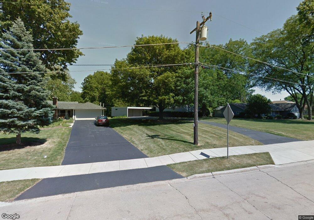 921 S Hale St unit 4, Wheaton, IL 60189 - photo 1