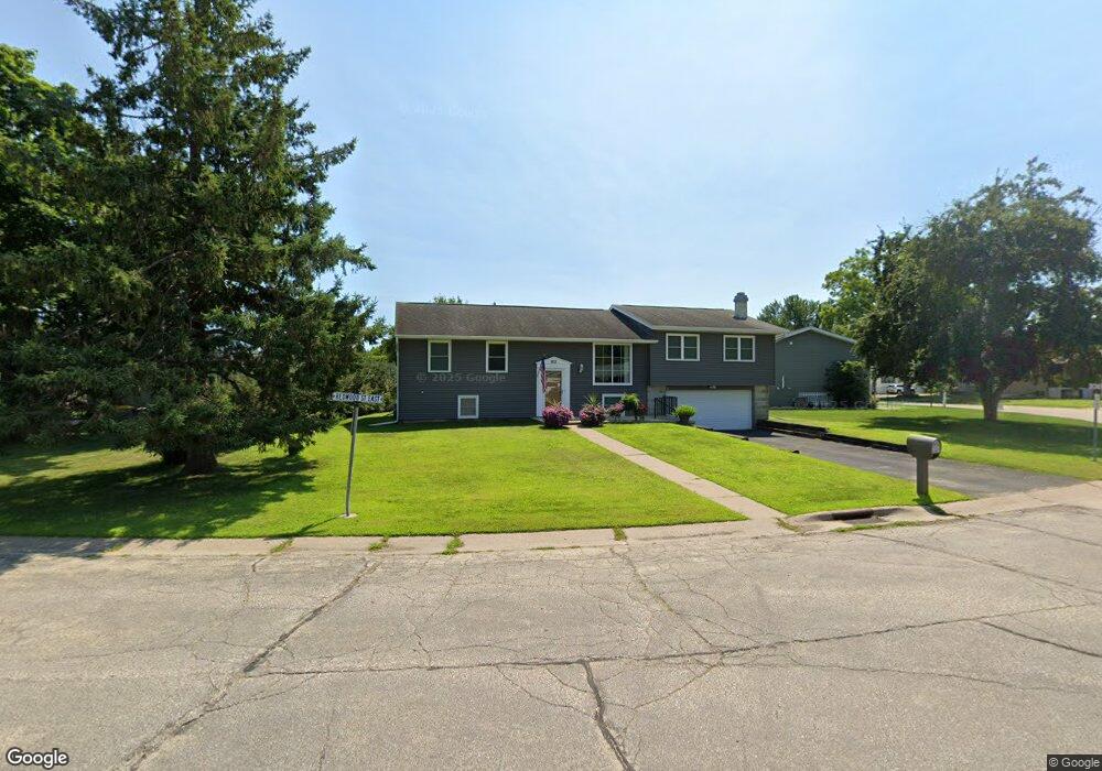 802 Redwood St E, La Crescent, MN 55947 - photo 1