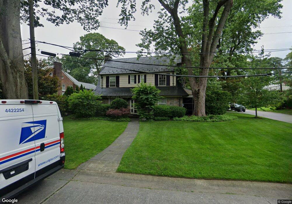 35 Abbey Rd, Manhasset, NY 11030 - photo 1