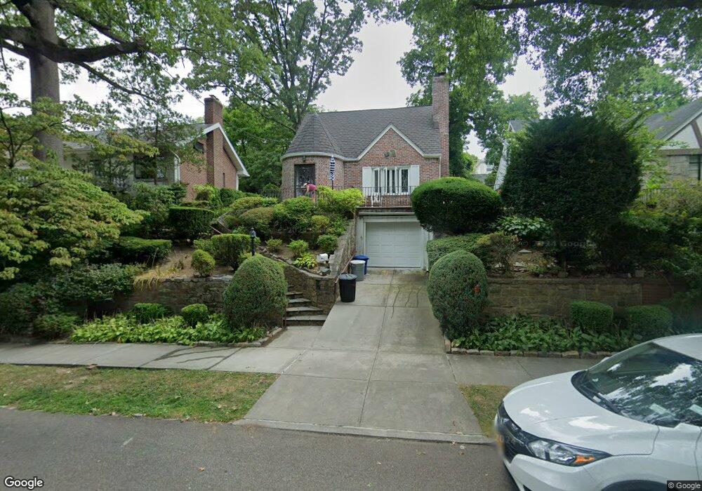 8119 Chevy Chase St, Jamaica, NY 11432 - photo 1