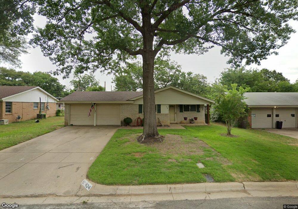 424 Simmons Dr, Hurst, TX 76053 - photo 1