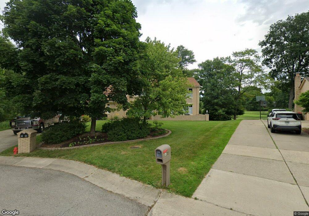 4980 W Pond Cir, West Bloomfield, MI 48323 - photo 1