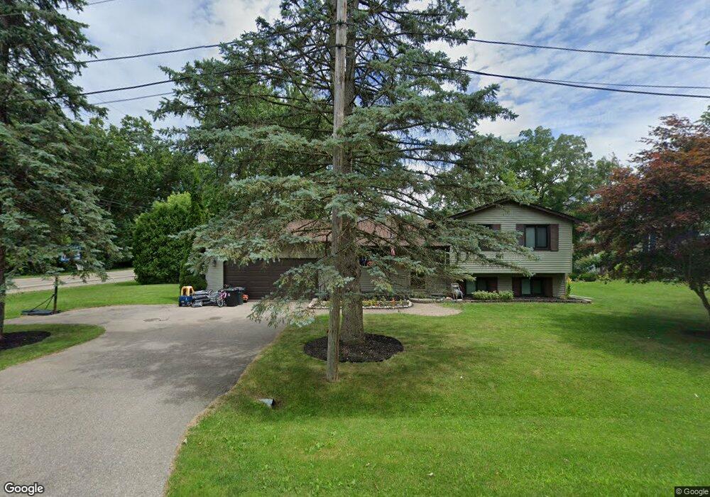 2105 Moorgate Dr, West Bloomfield, MI 48324 - photo 1