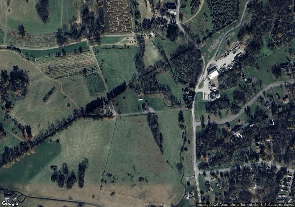 88 Seamans Tavern Rd, Inwood, WV 25428 - photo 1