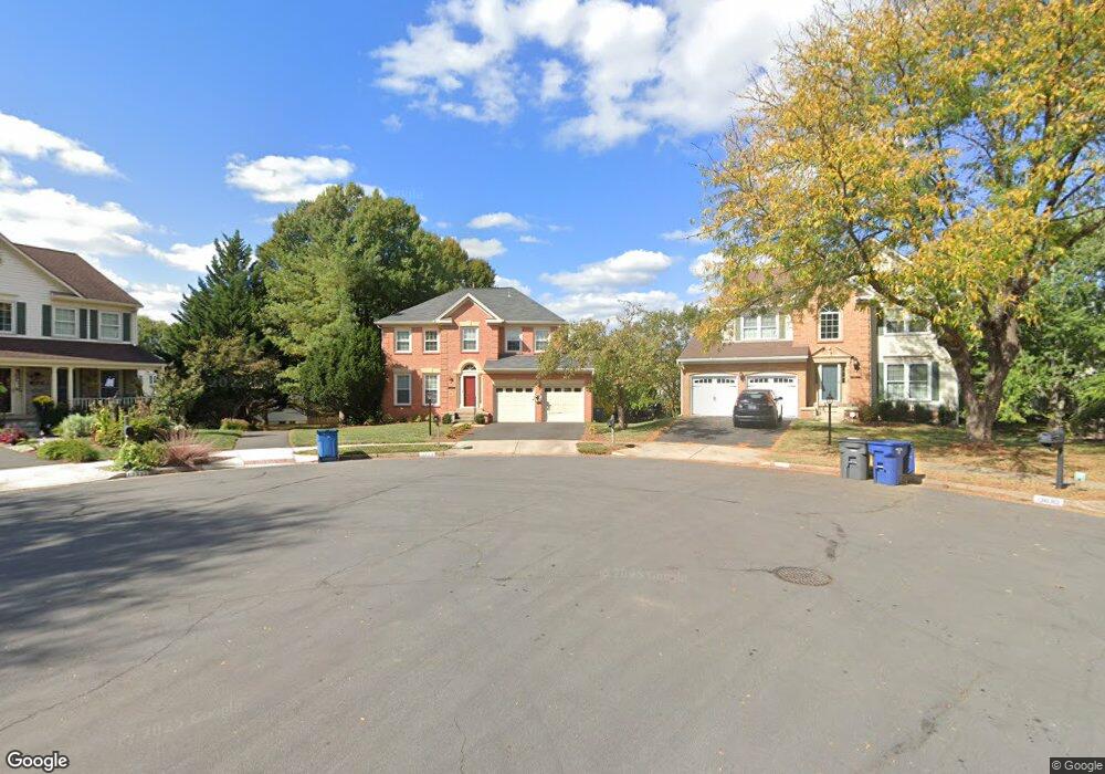 13634 Old Chatwood Place, Chantilly, VA 20151 - photo 1