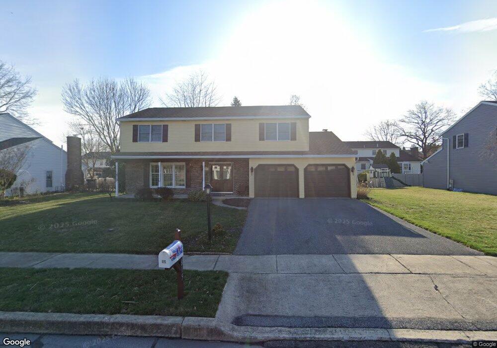 815 Apple Dr, Reading, PA 19610 - photo 1