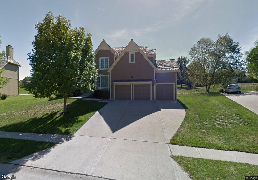 9504 Pine St, Lenexa, KS 66220 - photo 1