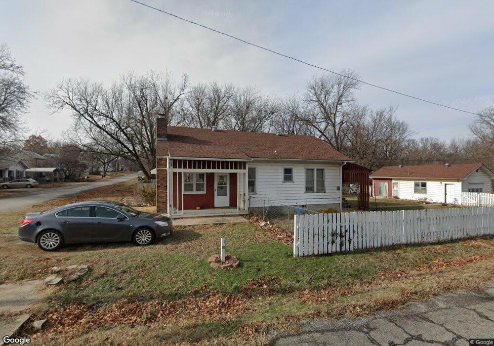 1701 Felix Ave, Parsons, KS 67357 - photo 1