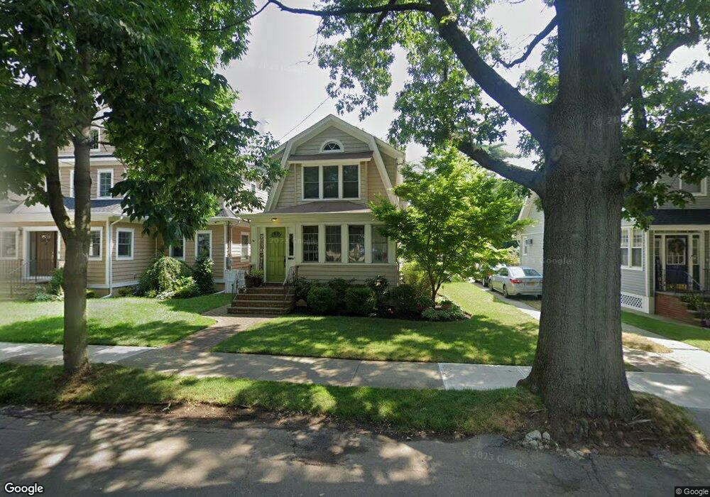 31 Childs Ave, Floral Park, NY 11001 - photo 1