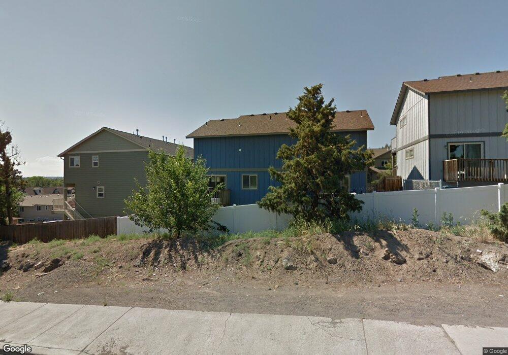 1693 NE Lotus Dr, Bend, OR 97701 - photo 1