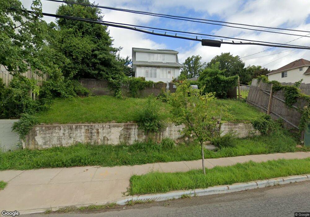 3945 Hylan Blvd unit 1, Staten Island, NY 10308 - photo 1