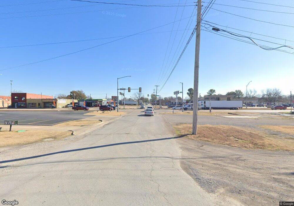 33 SW 1st St, Pryor, OK 74361 - photo 1