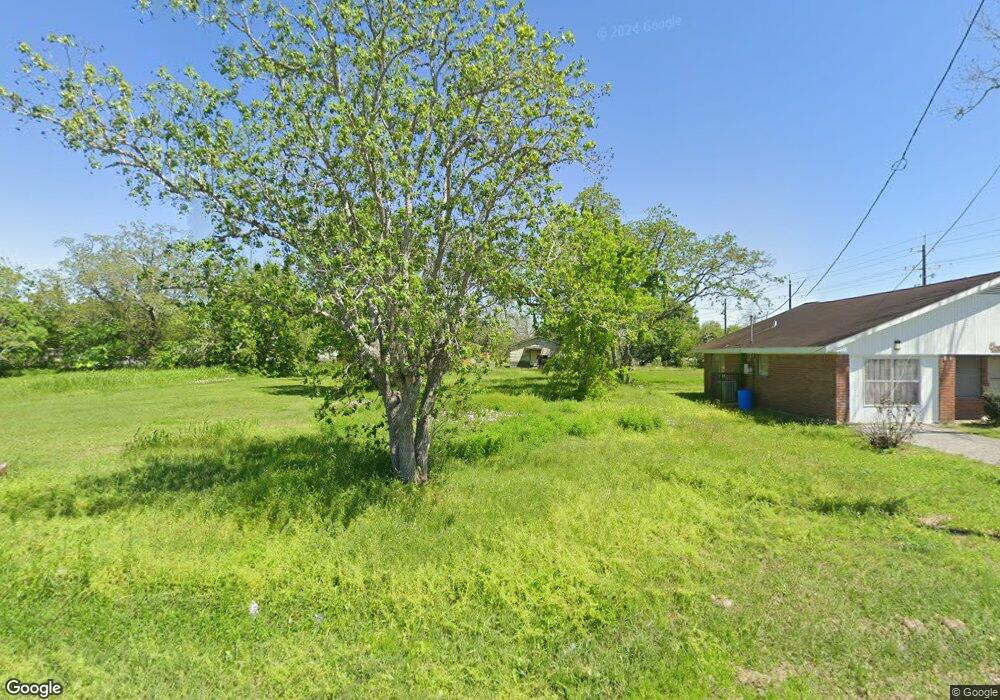 2513 Avenue B, Bay City, TX 77414 - photo 1