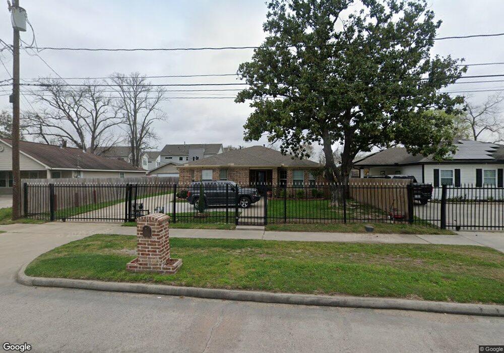 860 N Victory Dr, Houston, TX 77088 - photo 1