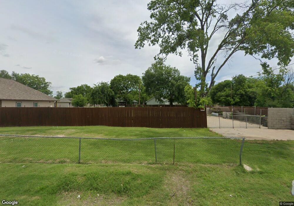 426 Sabine Ave, Cleburne, TX 76031 - photo 1