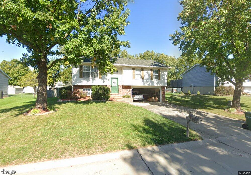 2312 Holiday Ln, Maryville, IL 62062 - photo 1