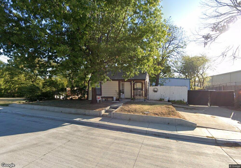 332 NE 5th St, Grand Prairie, TX 75050 - photo 1