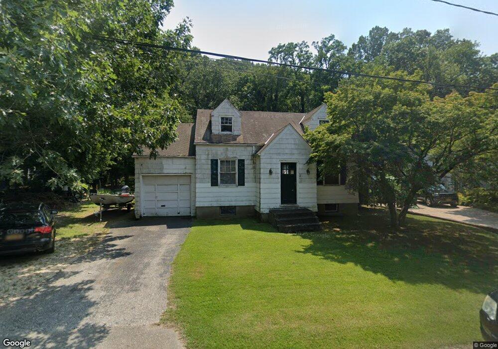 2 Whitman Ln, Glen Cove, NY 11542 - photo 1