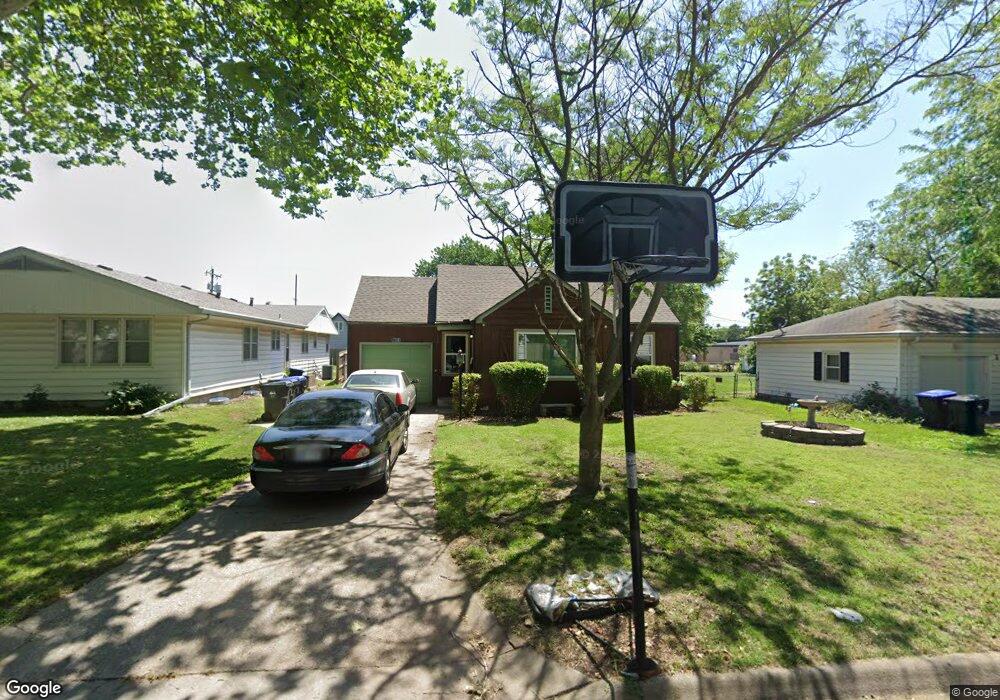 1738 SW Mission Ave, Topeka, KS 66604 - photo 1