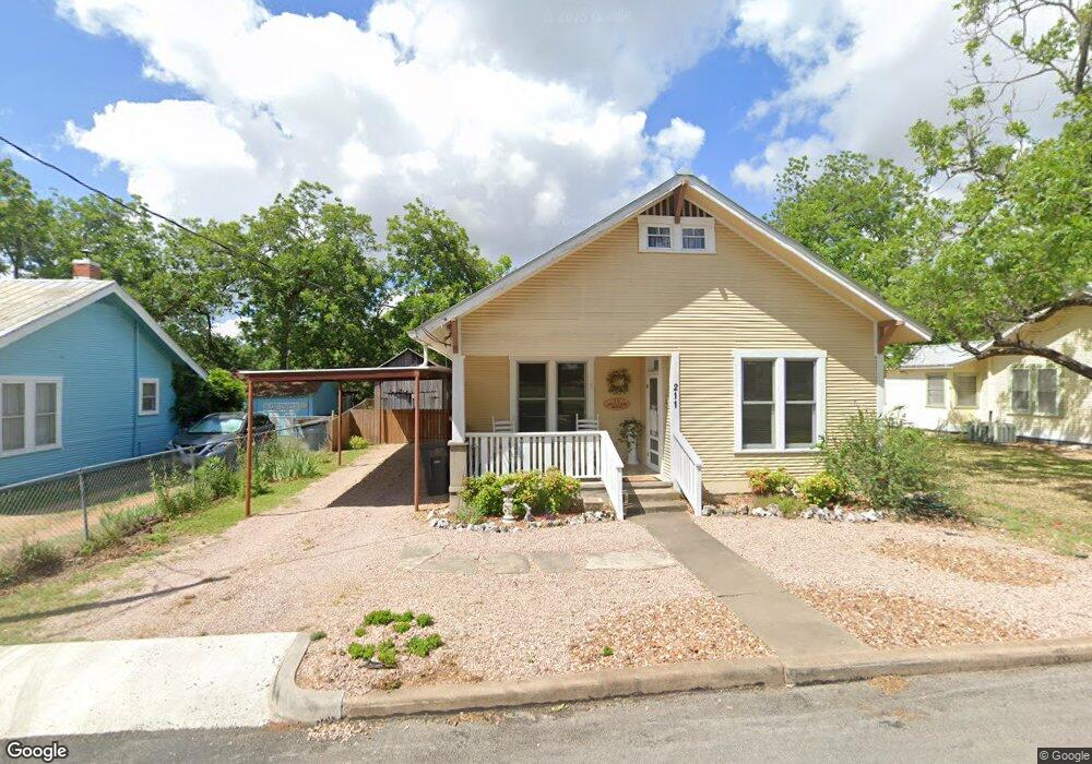 211 Mistletoe St, Fredericksburg, TX 78624 - photo 1