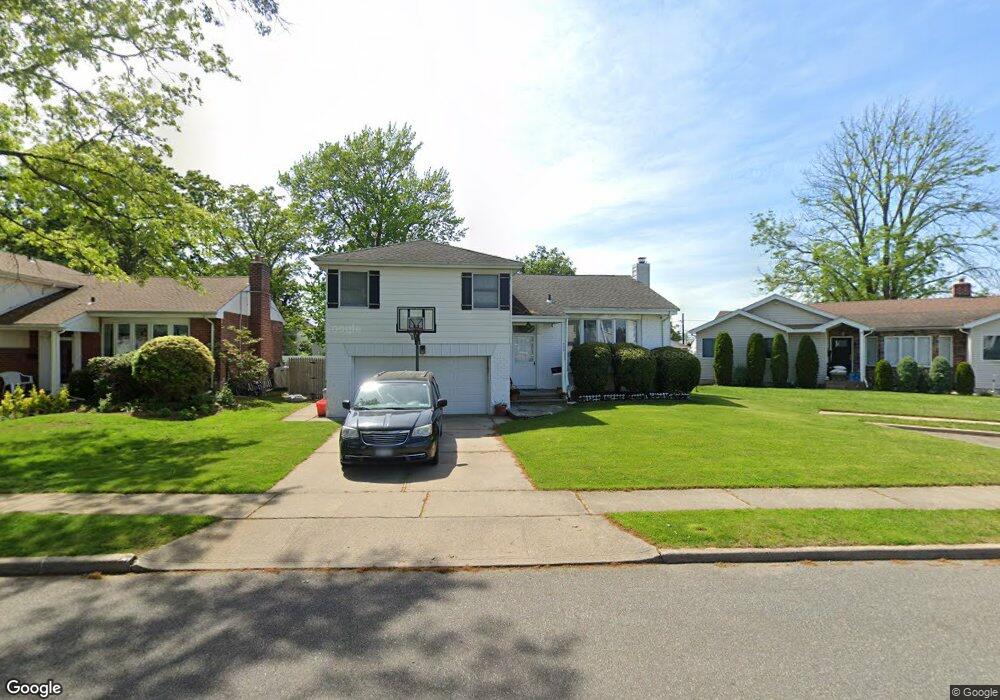 224 Guildford Ct, West Hempstead, NY 11552 - photo 1