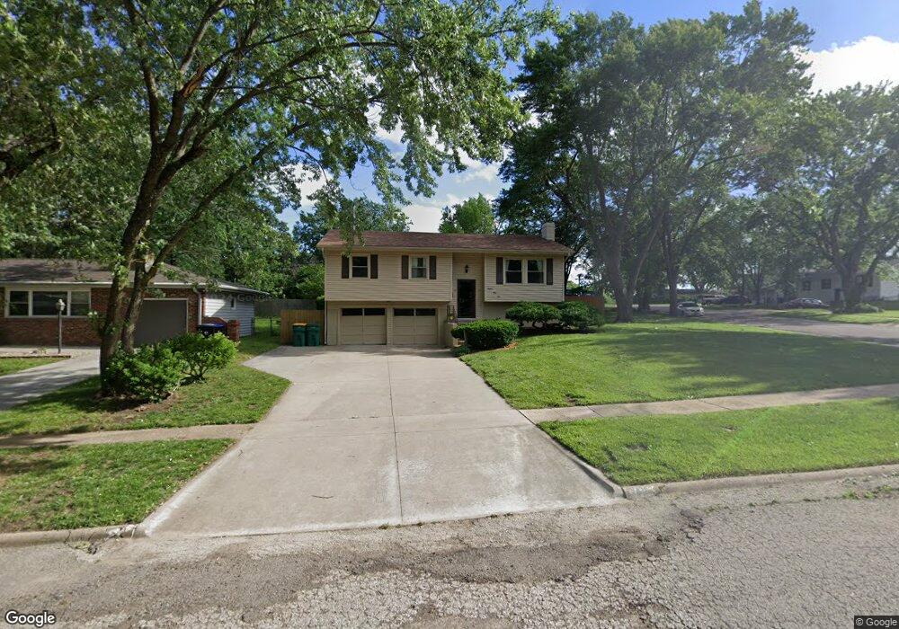 1435 SW 32nd St, Topeka, KS 66611 - photo 1