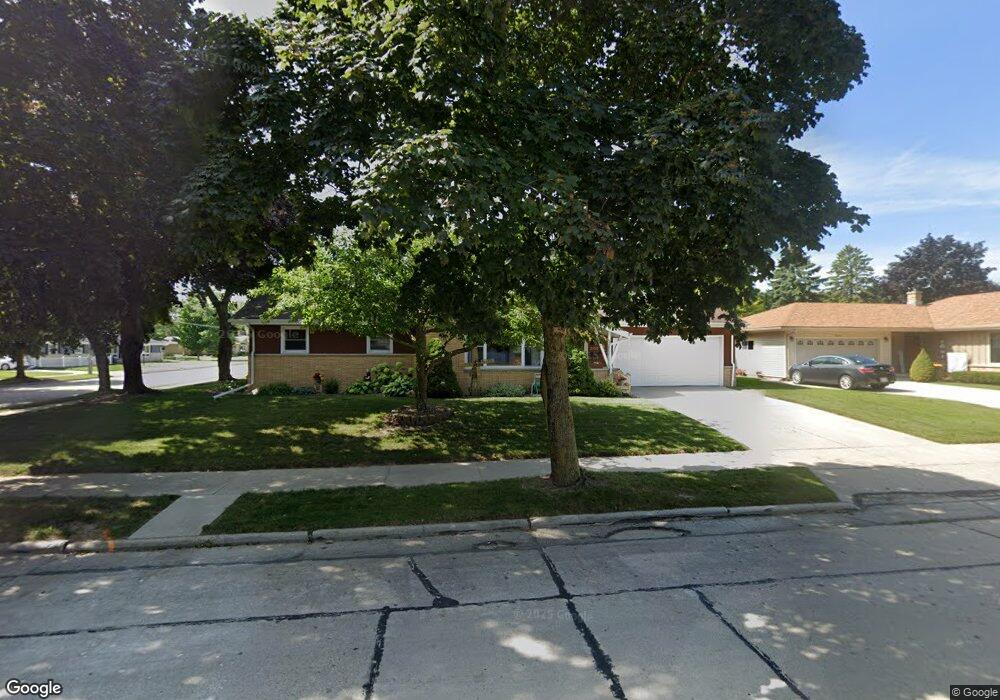 2103 Richmond Ave, Manitowoc, WI 54220 - photo 1