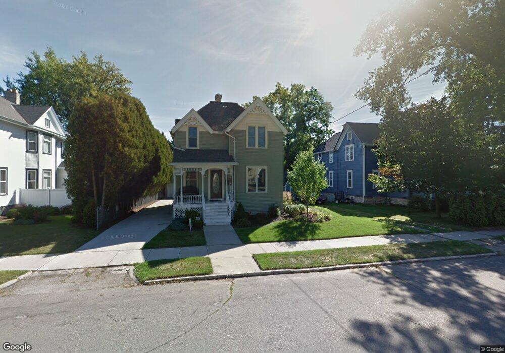 805 N 9th St, Manitowoc, WI 54220 - photo 1