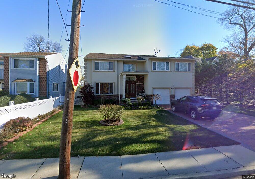 128 N Wood Ln, Woodmere, NY 11598 - photo 1