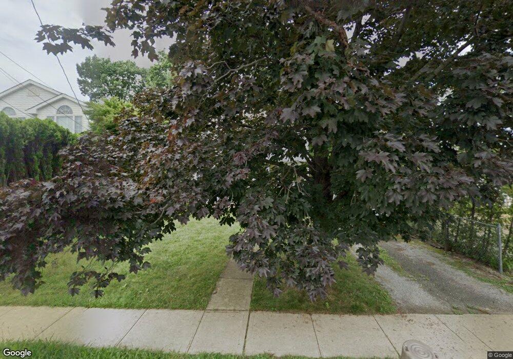 15 Hicks Ln, Great Neck, NY 11024 - photo 1