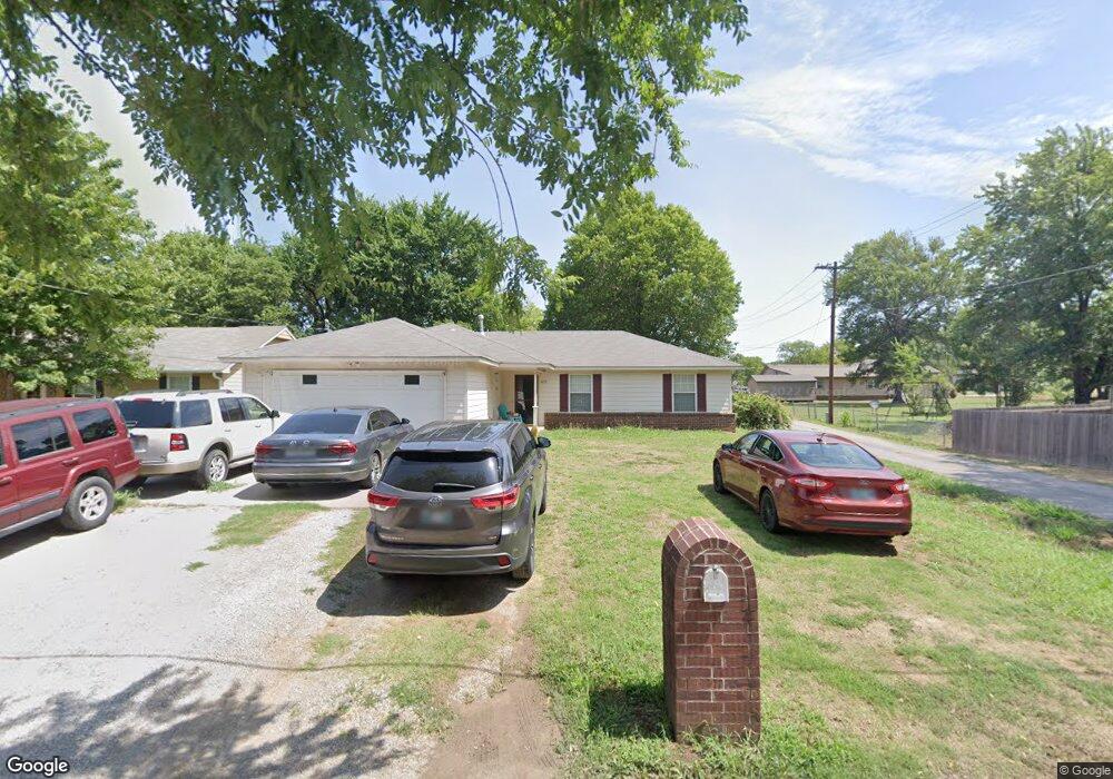 426 W 8th St, Claremore, OK 74017 - photo 1
