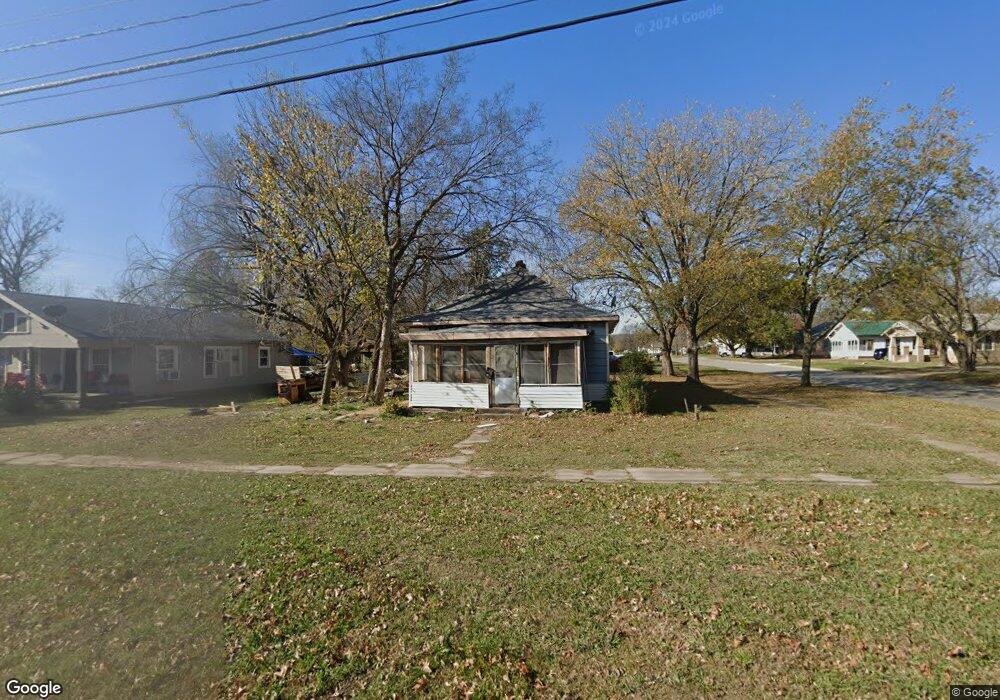 211 N 9th St, Henryetta, OK 74437 - photo 1
