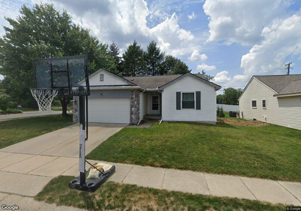 1100 Dartmouth Ln, Waterford, MI 48327 - photo 1